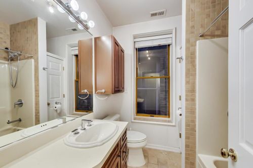 1112 Damen Ave, Chicago IL 60622 exterior