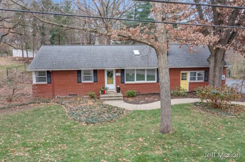 7146 Thorncrest Dr, Grand Rapids MI 49546-7358 exterior