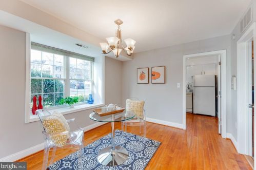 2406 Dearing St, Alexandria VA 22302-1806 exterior