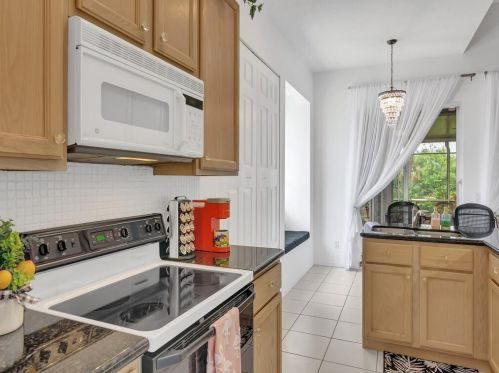 441 Fairway Lndg, Fort Pierce FL  34986-2168 exterior