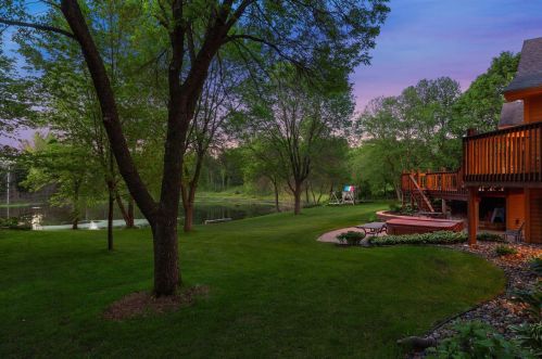 4429 Dorchester Dr, Saint Paul MN 55129-9570 exterior