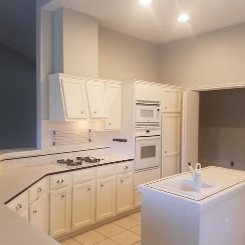 8113 Elkhorn Mountain Trl, Austin TX  78729-6427 exterior