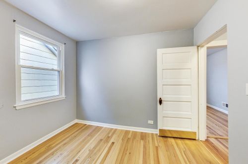 1832 Estes Ave, Chicago IL 60645-2904 exterior