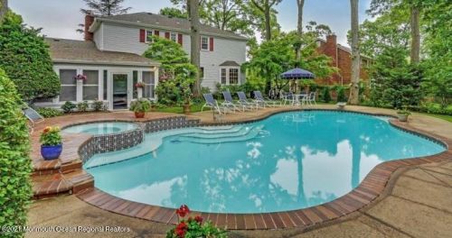 10 Karen Ct, West Long Branch, NJ 07764-1224