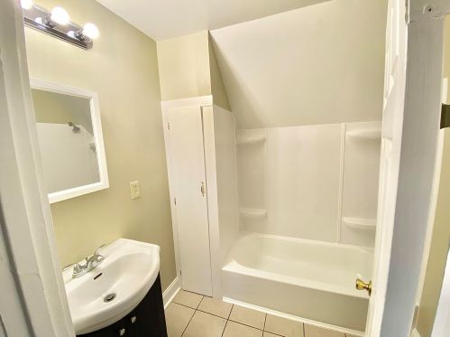 3009 12th St, Milwaukee WI 53215-3822 exterior