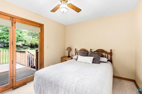 2344 Hutchinson Rd, Duluth MN 55811-3266 exterior