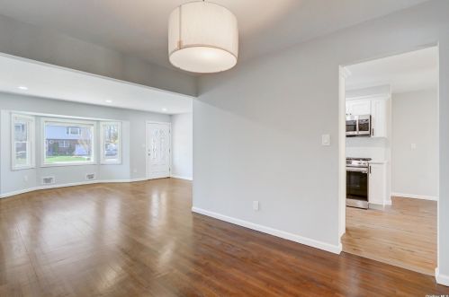 14 Gannet Dr, Commack NY 11725-4903 exterior