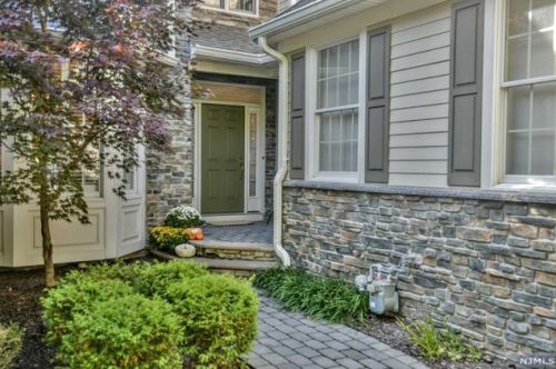 40 Schindler Ct, Upper Saddle River, NJ 07458-2362