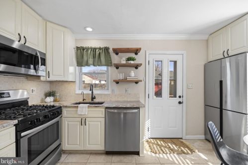 6811 Radcliffe Dr, Alexandria VA 22307-1541 exterior