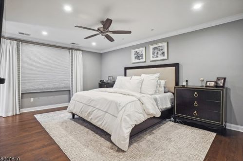 990 Chimney Ridge Dr, Springfield NJ  07081-3702 exterior