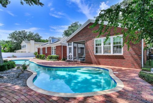 2820 Fountain Blvd, Tampa FL  33609-4012 exterior