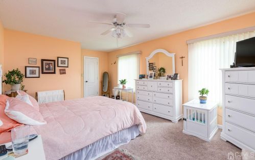 91 Gate House Ln, Edison NJ 08820-4001 exterior