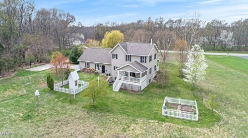 1758 Starr View Ln, Middlevle MI 49333-8061 exterior