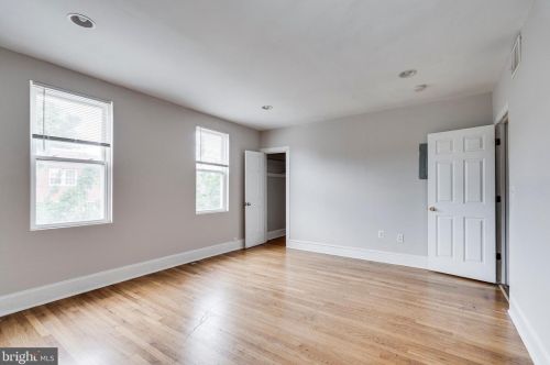 1320 T St, Washington DC 20009-4438 exterior