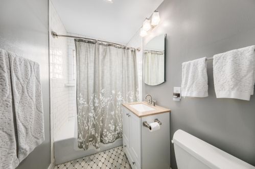 3028 86, Milwaukee WI 53227-4621 exterior