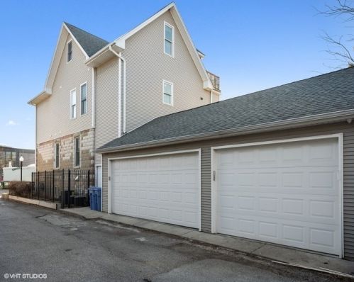 2212 Sunnyside Ave, Chicago IL 60630-3925 exterior