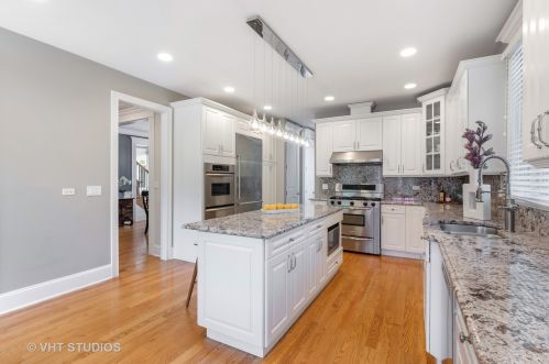 1619 Sunset Rdg Rd, Glenview IL 60025-2209 exterior