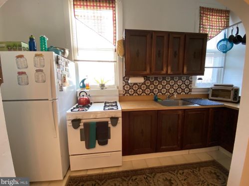 3204 Cv Rd, Camden NJ 08110-3512 exterior