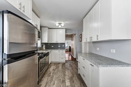 7337 Palatine Ave, Chicago IL 60631-1950 exterior