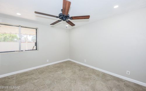 8648 Kenyon Dr, Tucson AZ  85710-4234 exterior