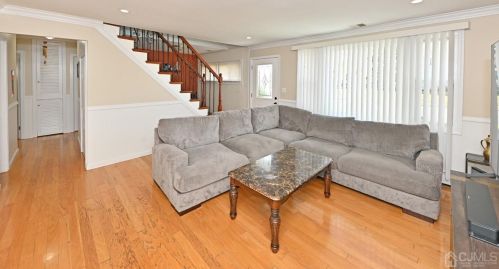 42 Stiles Rd, Edison NJ  08817-4137 exterior