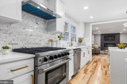 8916 Copenhaver Dr, Rockville MD  20854-3009 exterior