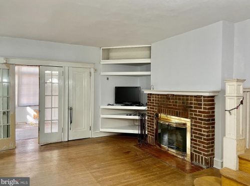 695 Johnson St, Philadelphia, PA 19144-3705