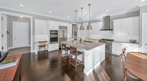 70 Cathedral Ave, Florham Park NJ 07932-2521 exterior