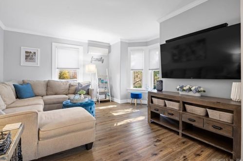 304 Autumn St, Manchester CT  06040-5556 exterior