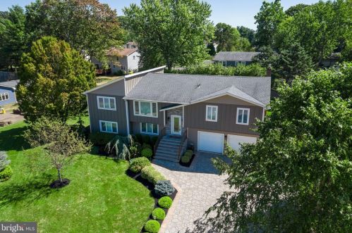 82 Deacon Dr, Trenton NJ  08619-1321 exterior