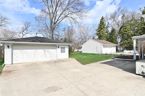 4043 110, Milwaukee WI 53226-4106 exterior