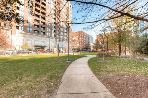 849 Franklin St, Chicago IL 60610-8793 exterior