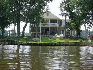 121 Sabre Point Dr, Bath, NC 27808-9232