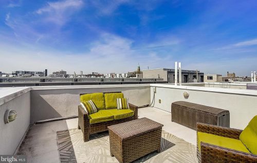 1333 Howard St, Philadelphia PA 19122-3209 exterior