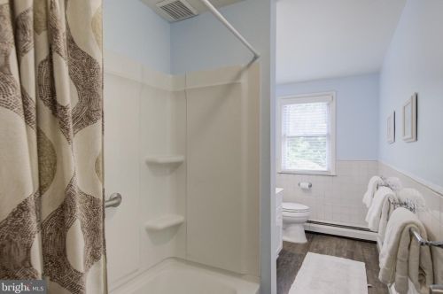 735 Hickory Ln, Berwyn PA 19312-1438 exterior