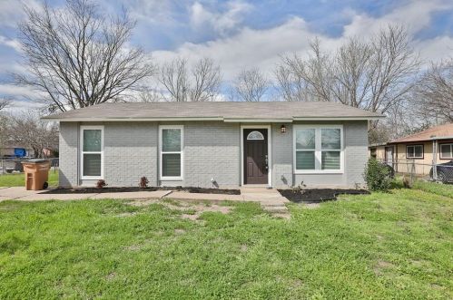 6026 Bluebell Cir, Austin TX  78741-3447 exterior