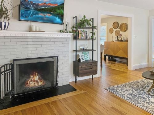 132 Maple Rd, Springfield MA 01106-3104 exterior