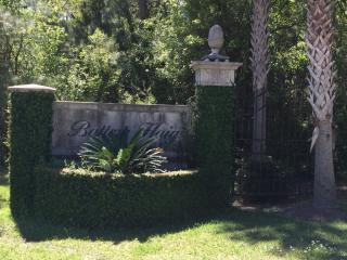 3018 Shore Dr, Charleston, SC 29407-5601