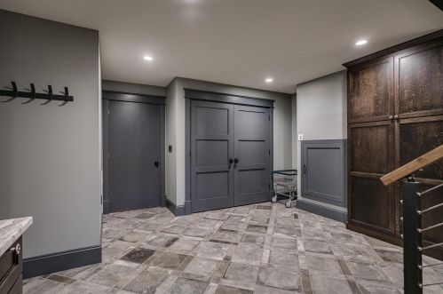 221 Mishawaka Ave, Mishawaka IN 46545-6015 exterior