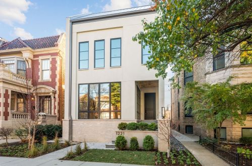 1221 Cornelia Ave, Chicago IL 60618-6035 exterior