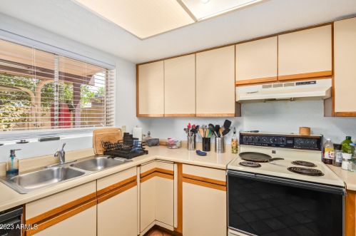 1444 Carson Rd, Phoenix AZ  85041-6711 exterior