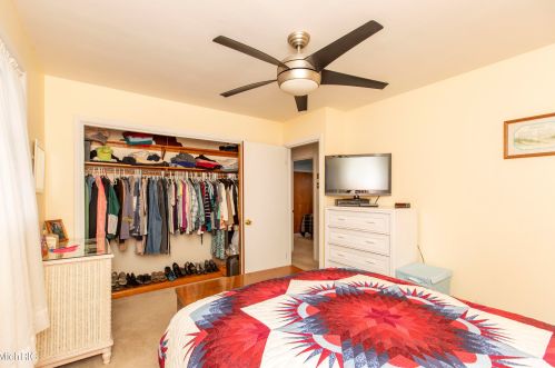 5231 Old Colony Rd, Kalamazoo MI 49008-3216 exterior