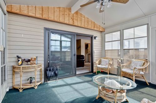 1404 Candlewood Dr, Bull Valley IL 60014-8964 exterior