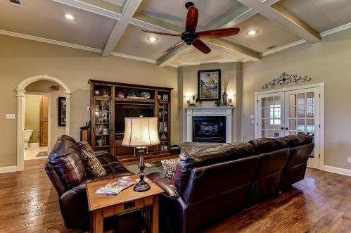 1757 Woodlake Rd, Denison TX 75021-8020 exterior