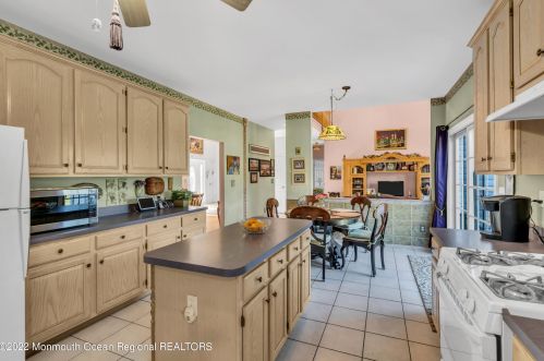 325 Meadowood Rd, Jackson Twp NJ 08527-1181 exterior