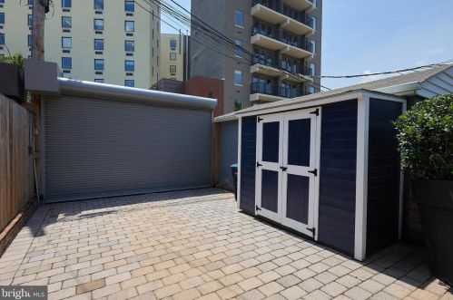 221 E St, Washington DC  20002-7700 exterior