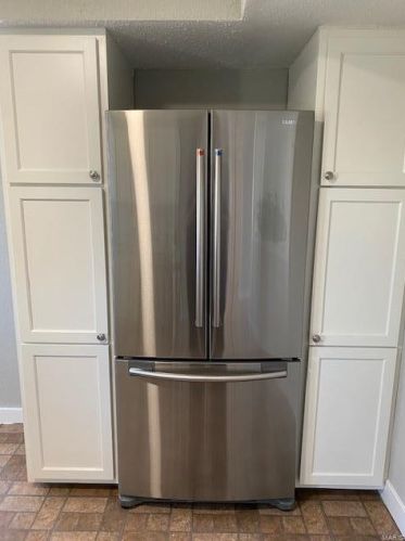 9338 Radio Dr, Saint Louis MO 63123-5456 exterior