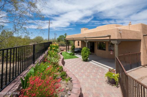 7015 Camino De Los Caballos, Tucson AZ 85743-9689 exterior