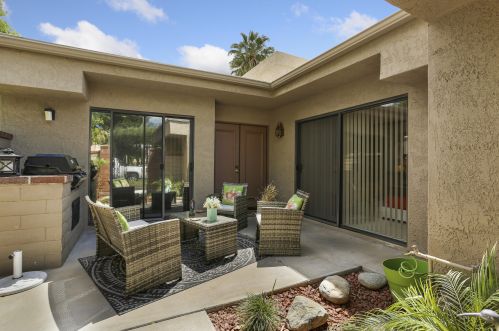 2940 Calle Loreto, Palm Springs, CA 92264-6703