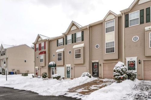 405 Palace Ct, Pittsburgh, PA 15227-4367